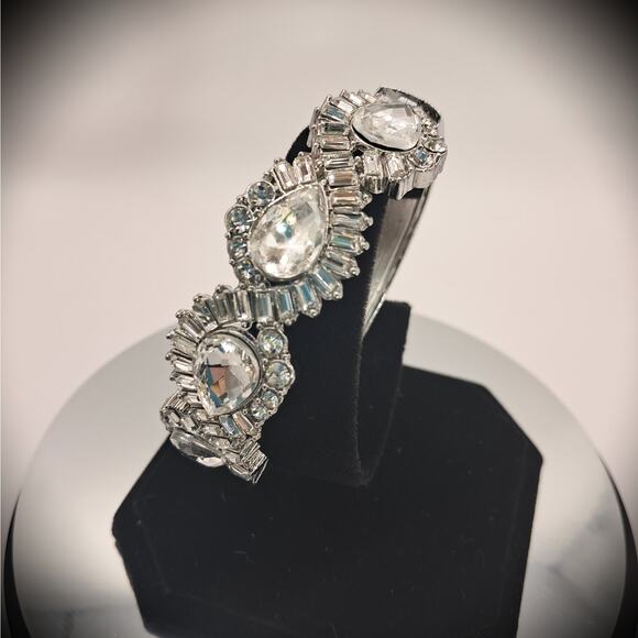 Vintage Kramer Art Nouveau Bold Rhinestone Bracelet Hinge Clasp Siver Clear CZ - Picture 3 of 10